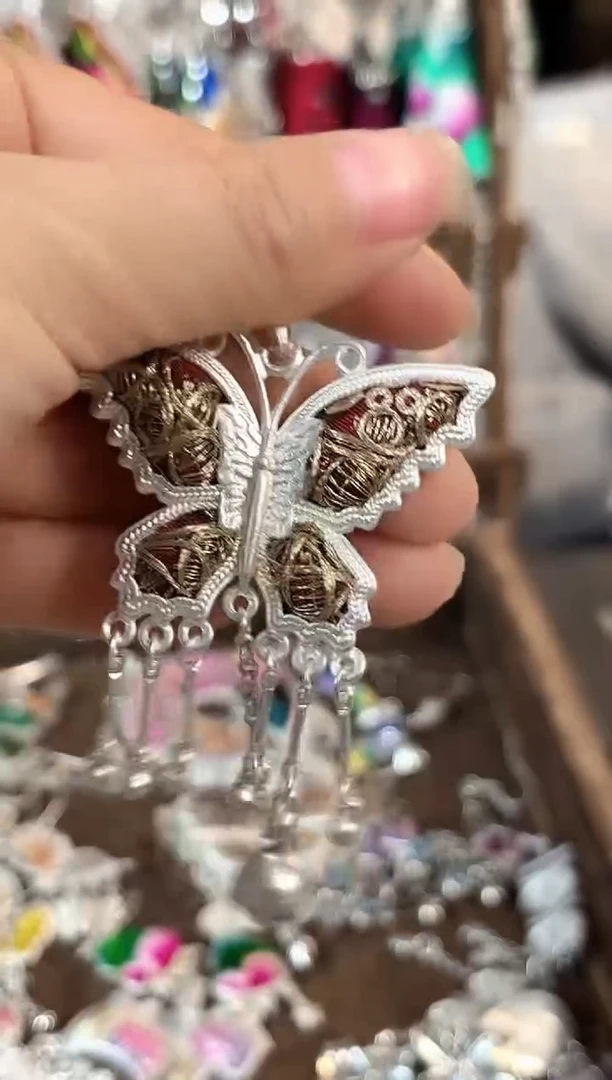 彩云南阁非遗老绣饰品399