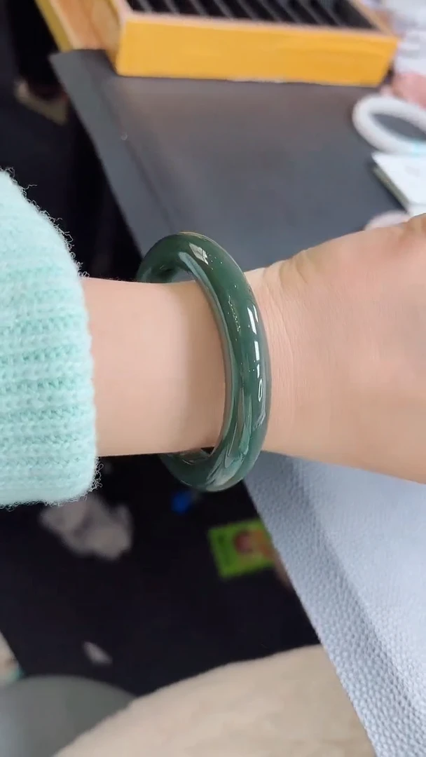 【闪购商品】和田玉手镯未镶嵌187