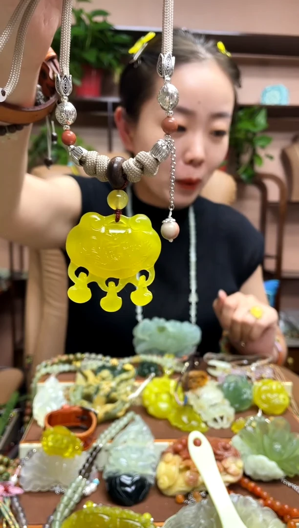 未镶嵌岫玉吊坠·1