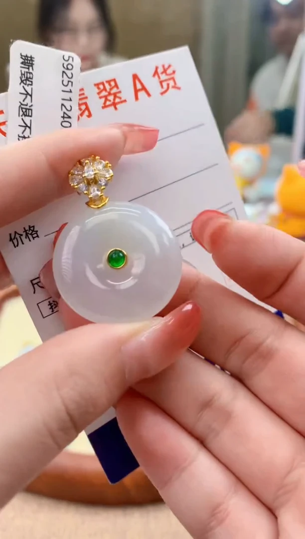 颈饰未镶嵌翡翠 天然A货翡翠挂件