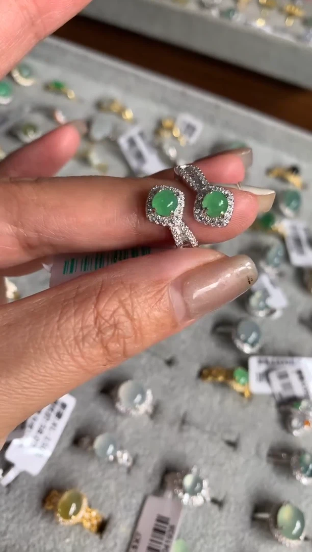 银S925镶嵌戒指翡翠L****e22