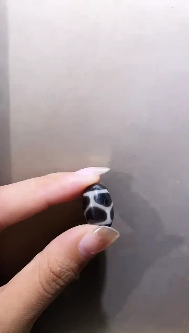 玛瑙/玉髓（覆膜）颈饰未镶嵌X