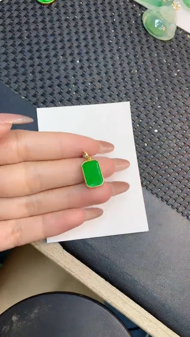 颈饰未镶嵌翡翠1