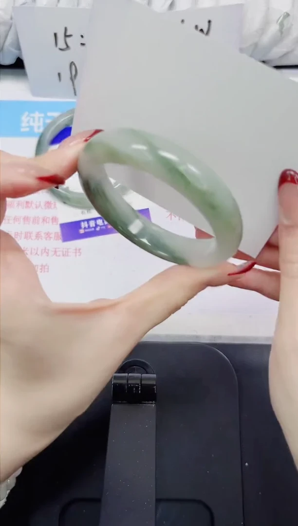 【闪购商品】石英质玉手镯未镶嵌176