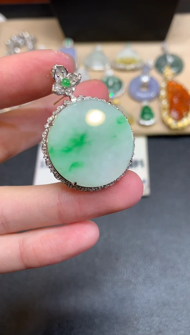 【闪购商品】翡翠颈饰18K金镶嵌无事牌【无服务费】