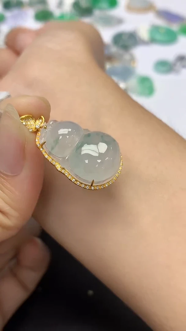 翡翠18K金镶嵌颈饰天然缅甸a货翡翠