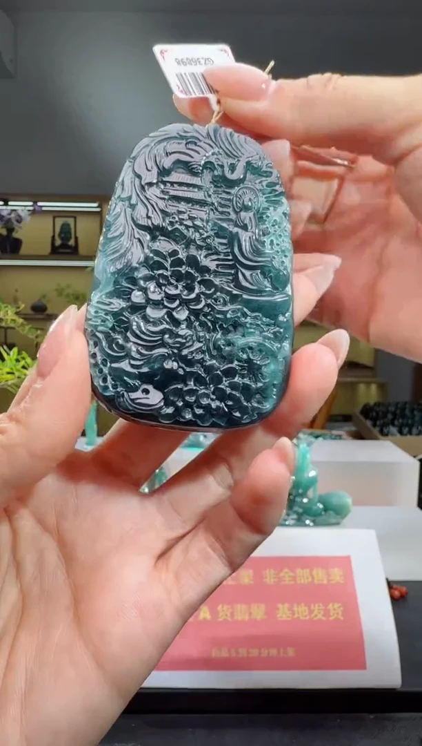 吊坠(赠链)未镶嵌翡翠吊坠（多样性发其一）