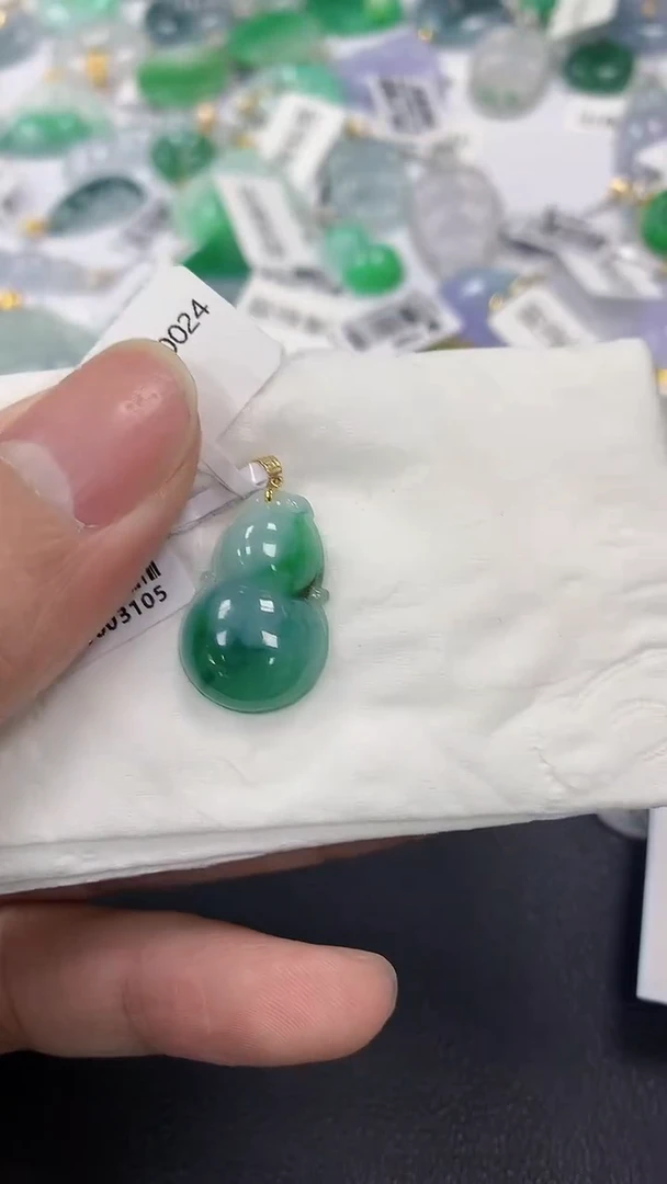 颈饰18K金镶嵌翡翠a货假一赔三支持复检百元上9元证书费自理