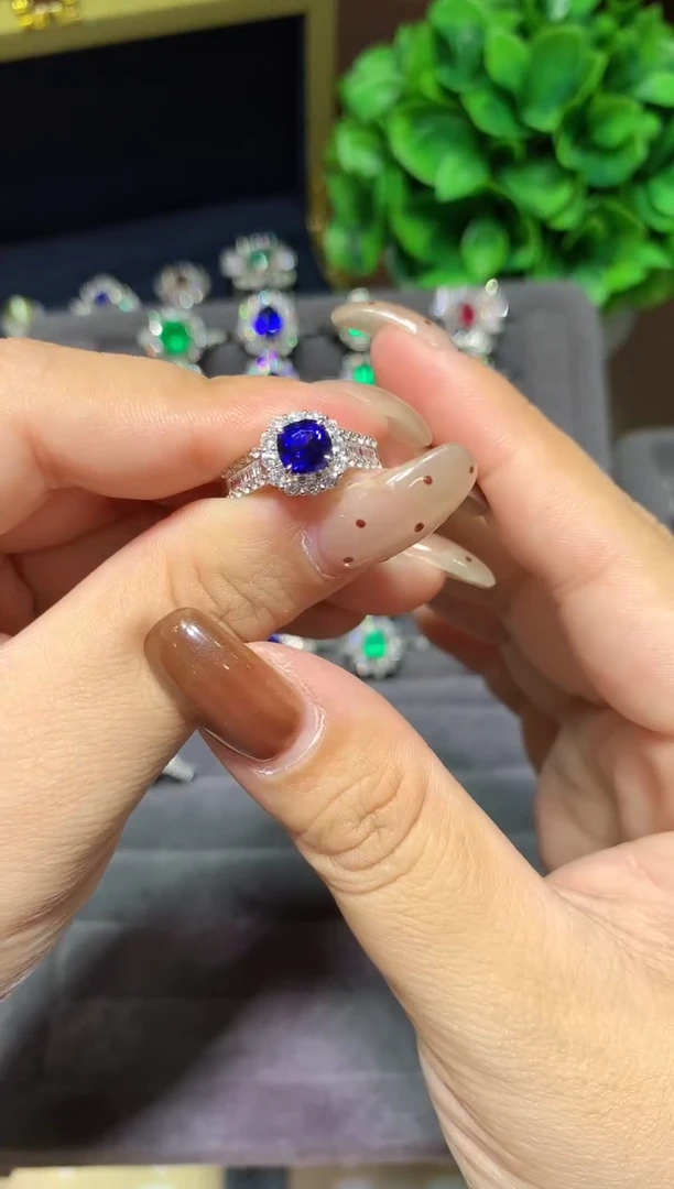 戒指蓝宝石18K金镶嵌1.31ct