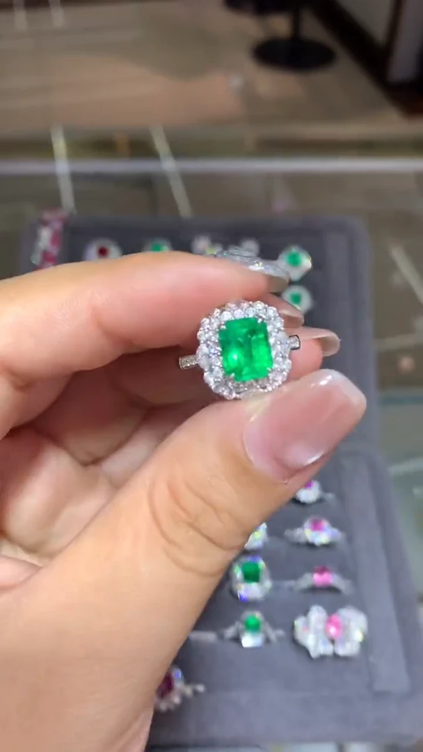 戒指彩色蓝宝石18K金镶嵌1.89CT