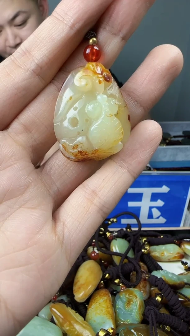 和田玉未镶嵌颈饰1