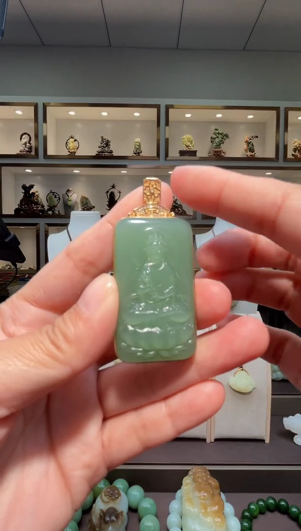 颈饰18K金镶嵌和田玉苏