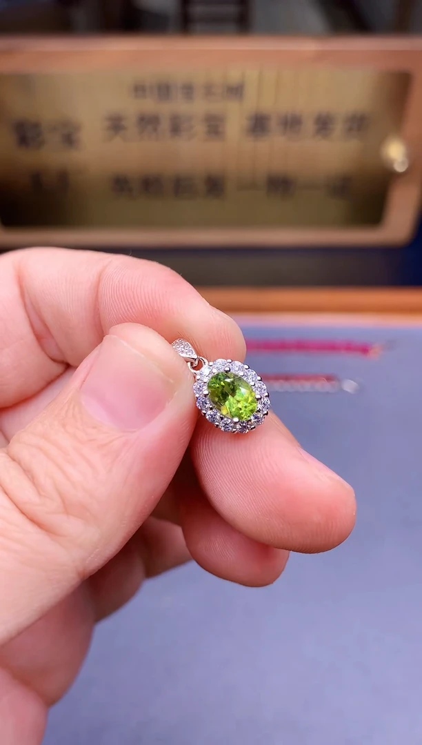 【闪购商品】橄榄石颈饰银S925镶嵌........