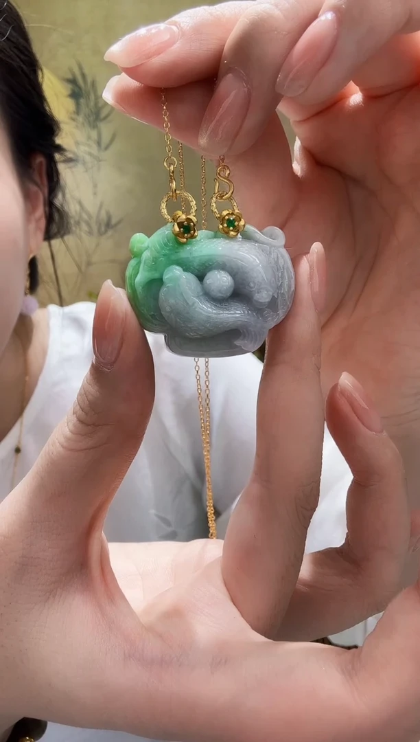 颈饰未镶嵌翡翠吊坠
