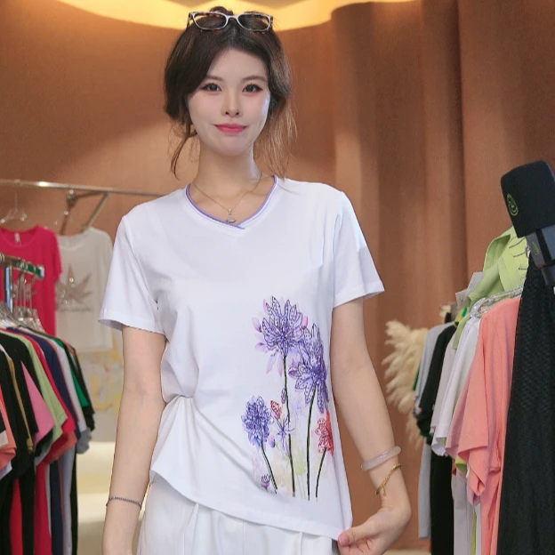 怡夏季印花刺绣5A抗菌自然卷边V领宽松大板女装短袖t恤-9837