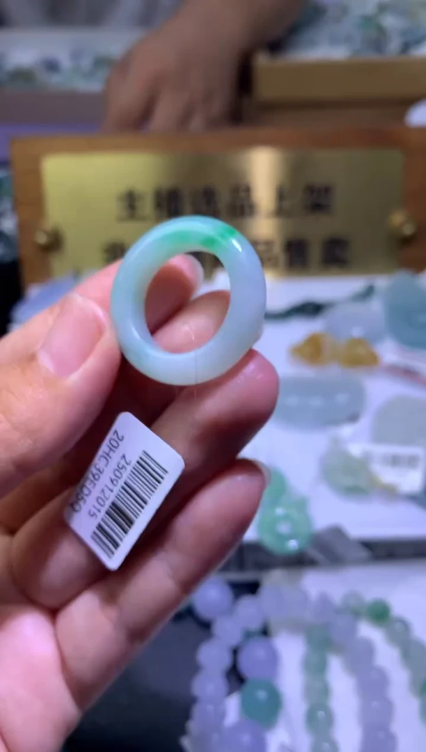未镶嵌定制翡翠毛货