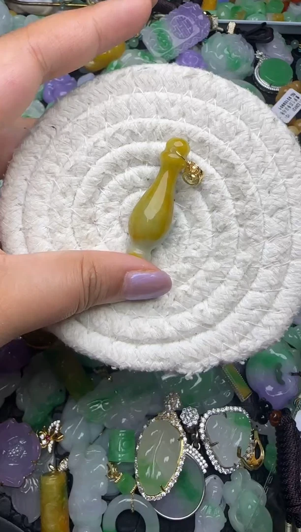颈饰未镶嵌翡翠缅甸翡翠吊坠
