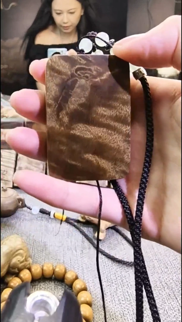 金丝        楠无事牌手把件