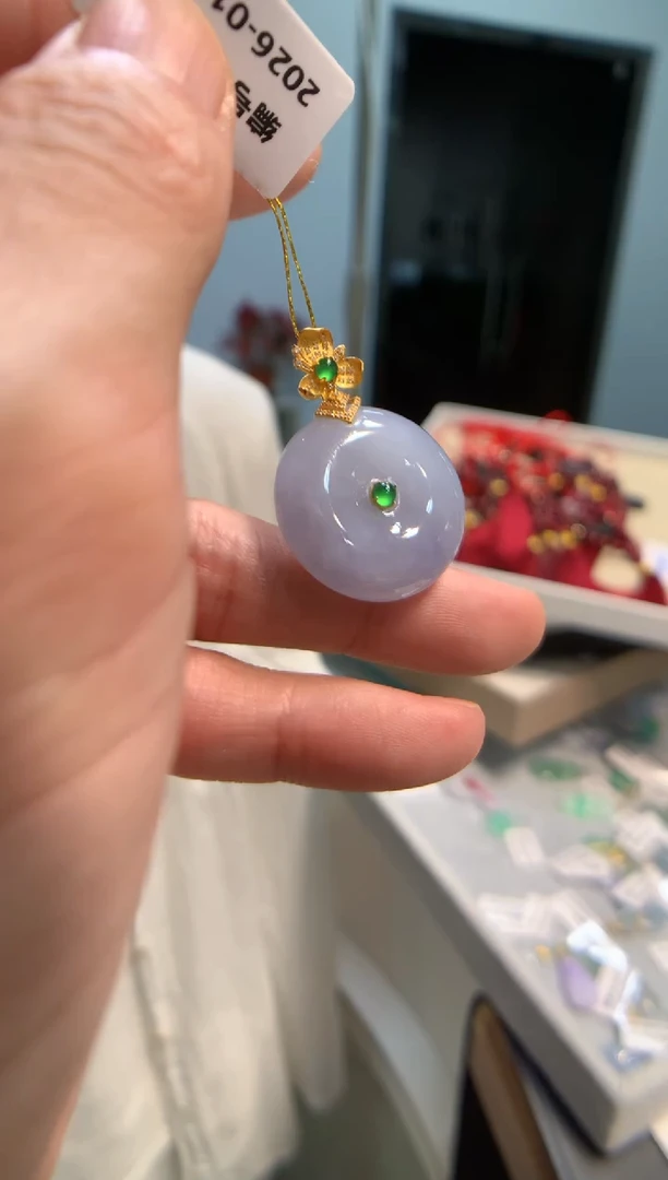 颈饰18K金镶嵌翡翠平安扣