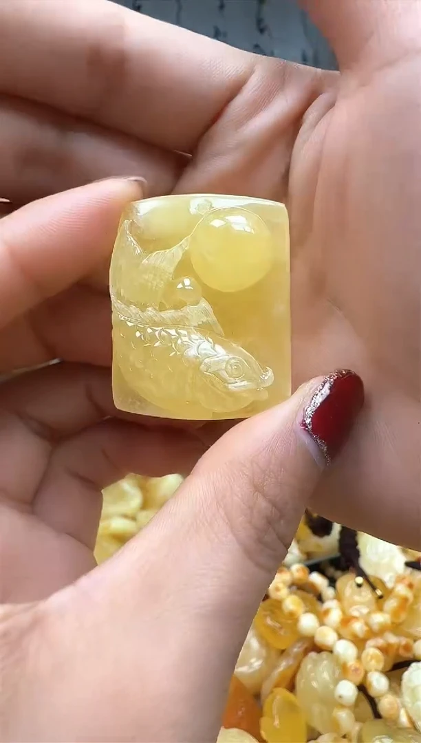 【闪购商品】琥珀裸石未镶嵌挂坠