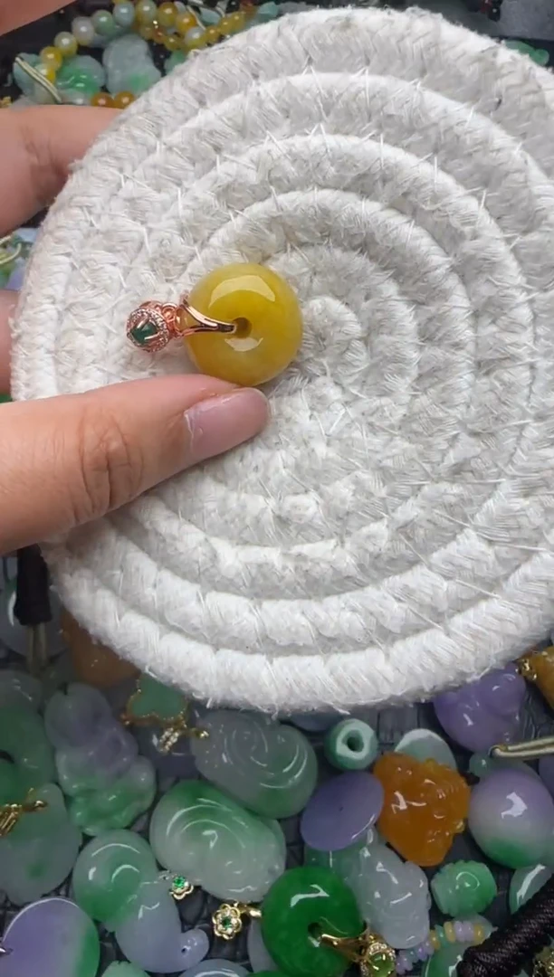 颈饰未镶嵌翡翠缅甸翡翠吊坠
