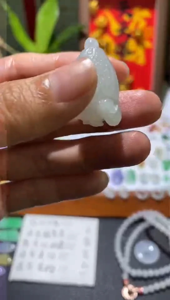 未镶嵌定制翡翠白菜吊坠~