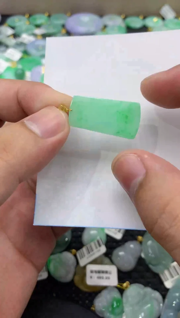 颈饰18K金镶嵌翡翠天然缅甸翡翠A货