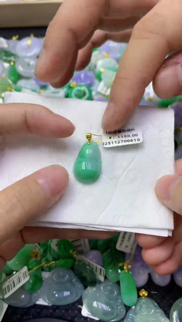 颈饰18K金镶嵌翡翠天然缅甸翡翠A货