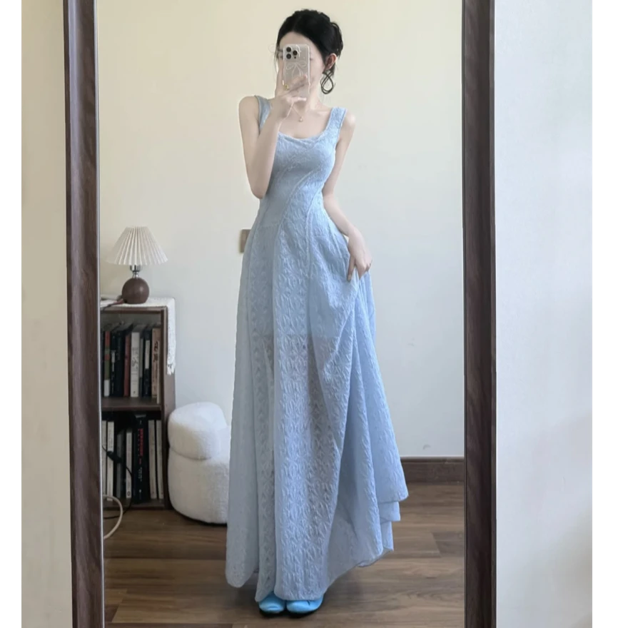 夏季蓝色法式吊带连衣裙女2025新款气质收腰显瘦a字海边度假裙子