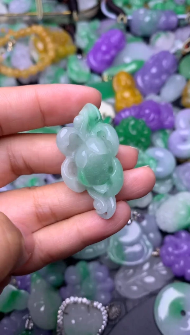 颈饰未镶嵌翡翠缅甸翡翠吊坠