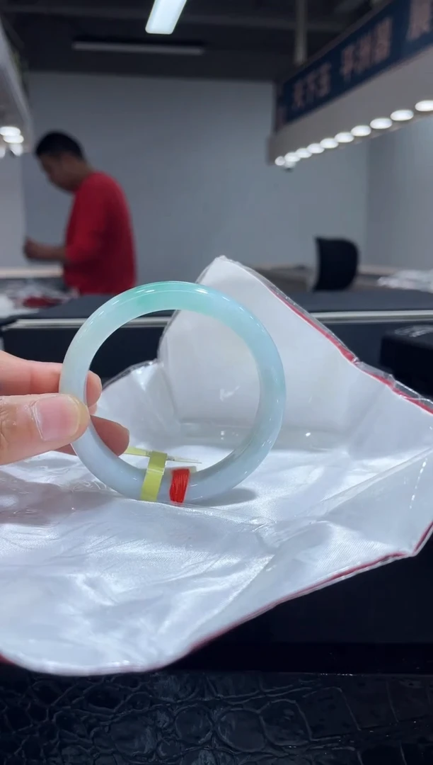 未镶嵌手镯翡翠4