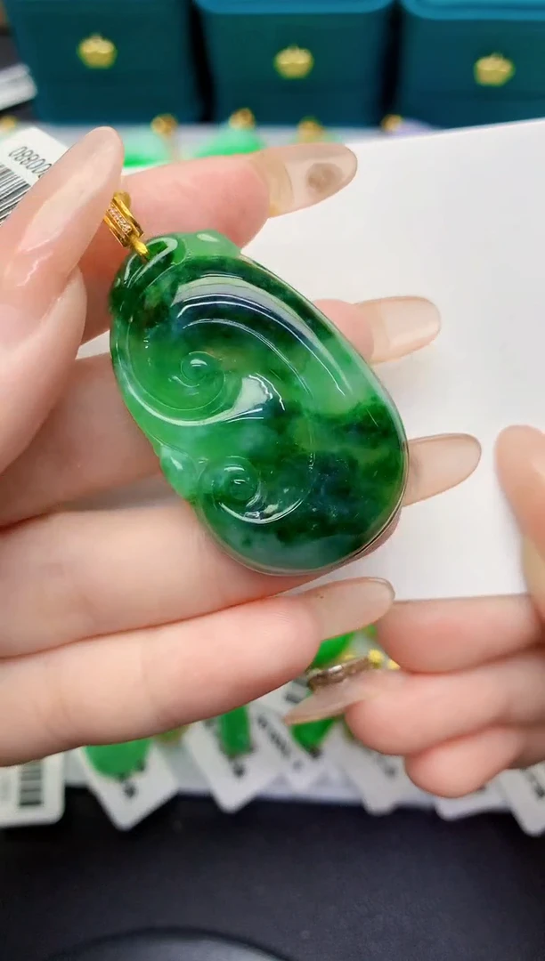 颈饰18K金镶嵌翡翠缅甸天然翡翠A货