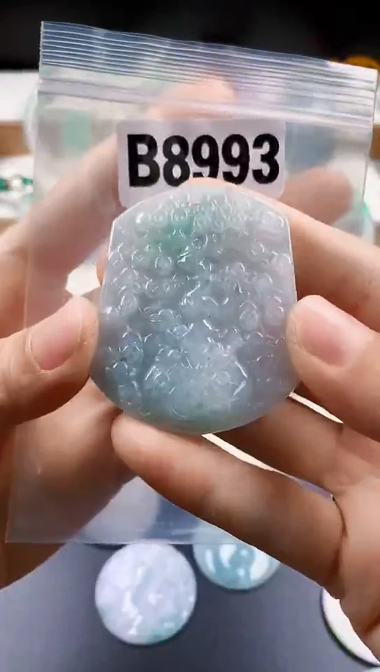 颈饰未镶嵌翡翠天然翡翠吊坠挂件