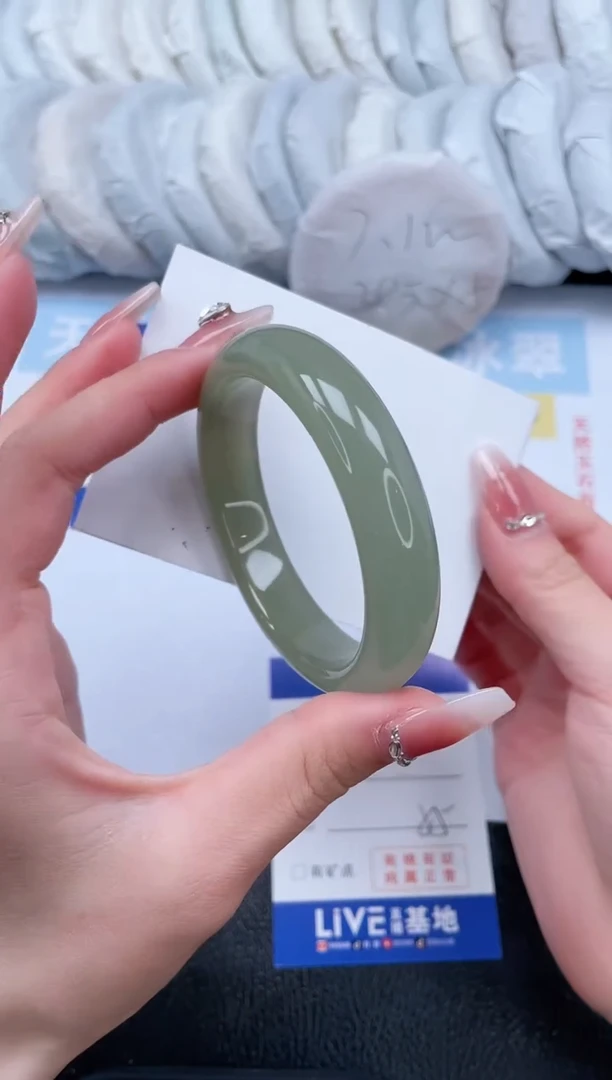 【闪购商品】石英质玉手镯未镶嵌T148-55