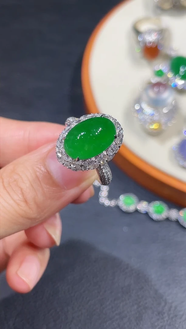 翡翠戒指18K金镶嵌F****i戒指