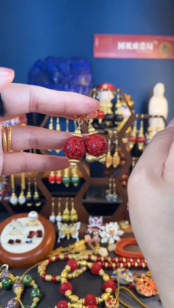 【闪购商品】红红满雕工设计师款耳钩