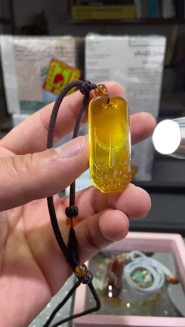 琥珀颈饰未镶嵌貔貅牌