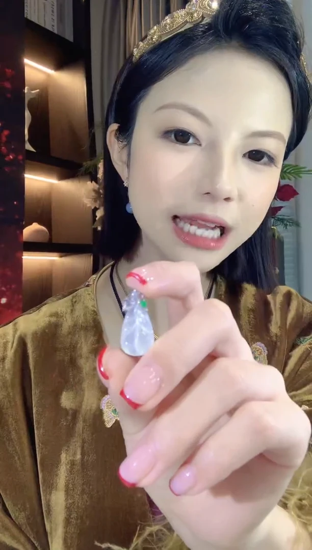 吊坠(不含链)18K金镶嵌翡翠C36