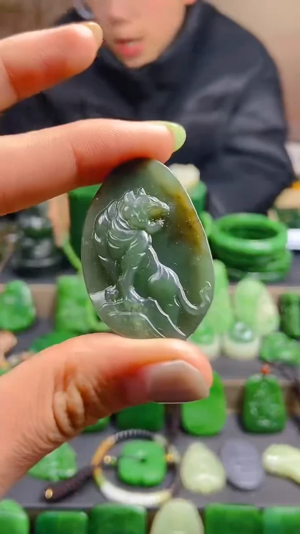 颈饰未镶嵌和田玉1