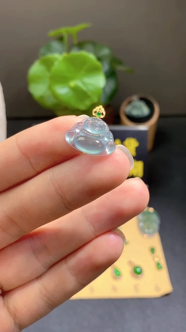 颈饰18K金镶嵌翡翠翡翠A货
