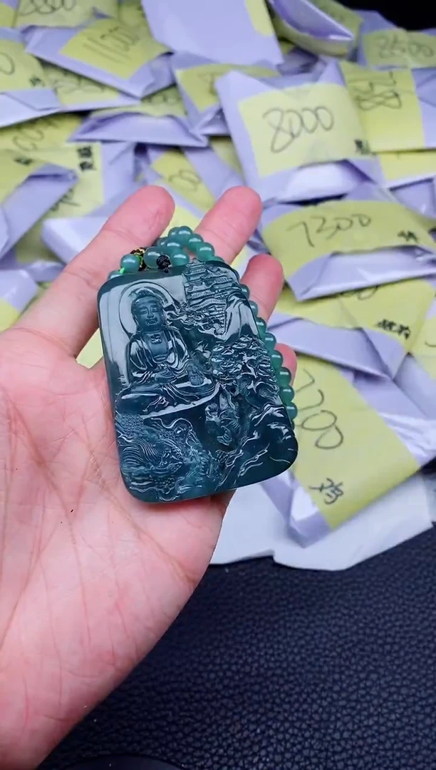 翡翠未镶嵌颈饰