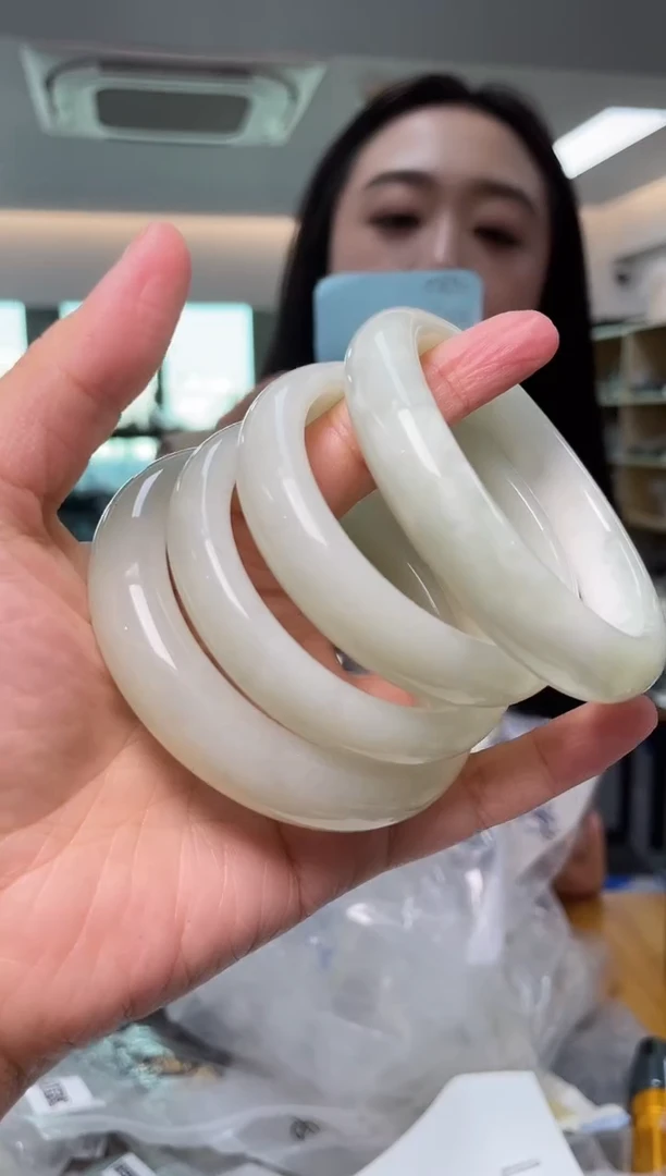 和田玉手镯未镶嵌（多样性单个发货）*备注圈口51-52、55-57