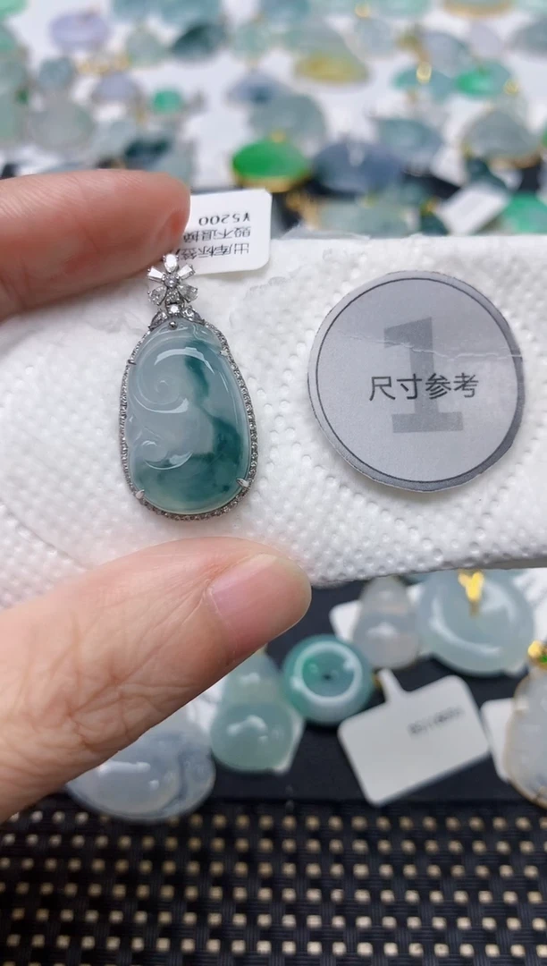 颈饰18K金镶嵌翡翠天然缅甸A货翡翠