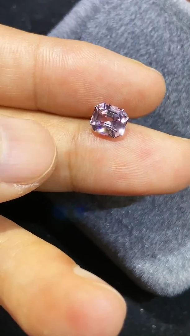 【闪购商品】定制蓝宝石定制未镶嵌1.56克拉天然强荧光