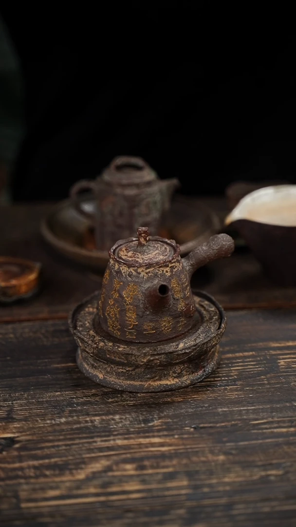 全手工制作 紫砂金文侧把壶