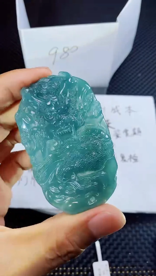 翡翠未镶嵌颈饰