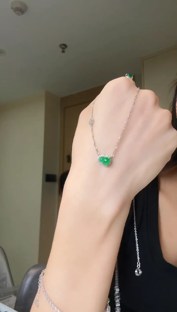 翡翠银S925镶嵌套链天然翡翠吊坠