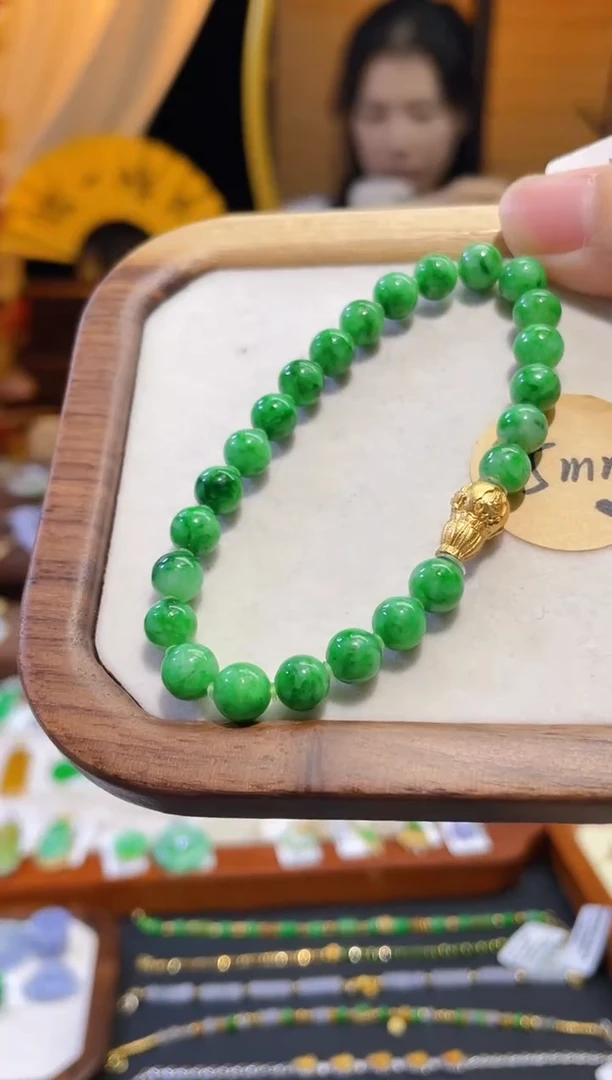 颈饰未镶嵌翡翠手串