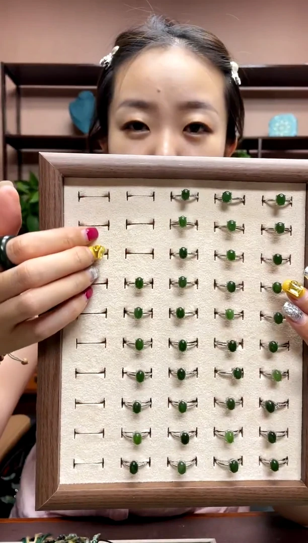 和田玉未镶嵌颈饰多样性发货发其中之一