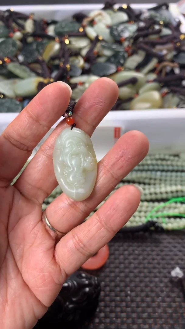 【闪购商品】和田玉颈饰未镶嵌多样性发货没有证书拍一发一有瑕